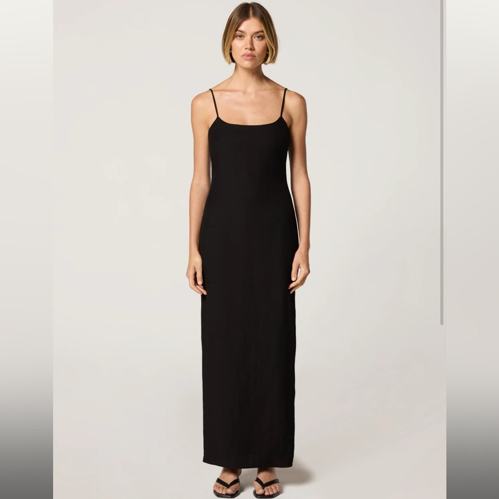 Brand: CLYQUE 
The Julia dress in size Large